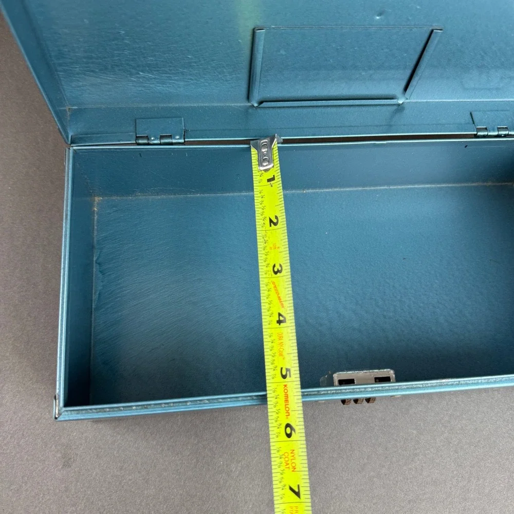 Unbranded vintage metal